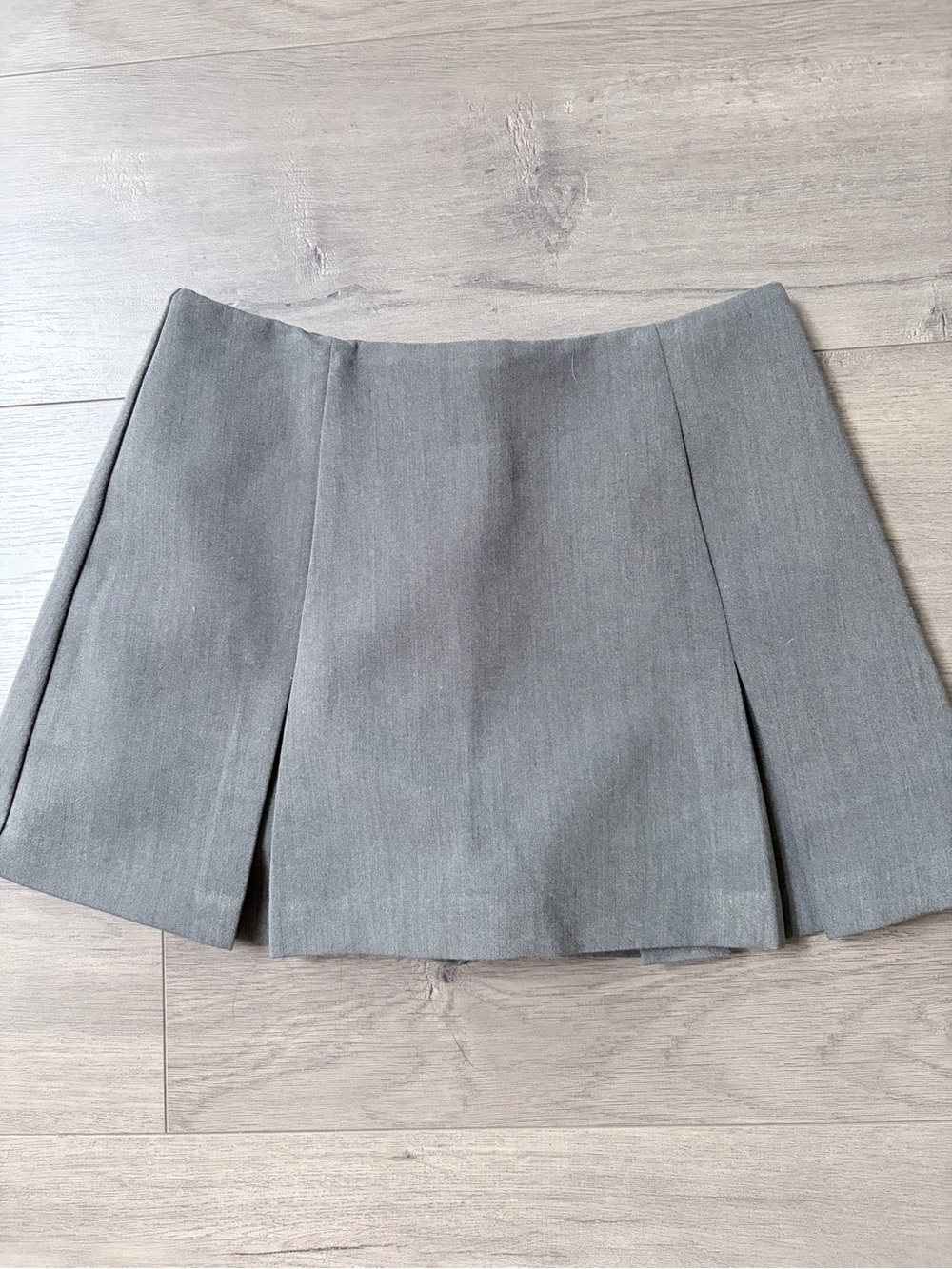 White Fox Gray Pleated Mini Skirt - Preppy Schoolgirl style